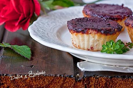 PASTEL DE QUESO CON MERMELADA DE ARANDANOS PASTEL DE QUESO CON MERMELADA DE ARANDANOS