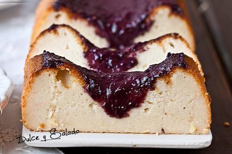 PASTEL DE QUESO CON MERMELADA DE ARANDANOS PASTEL DE QUESO CON MERMELADA DE ARANDANOS