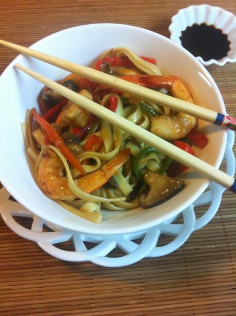 Wok De Gambas, Verduras Y Setas Con Tallarines