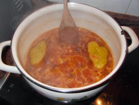 SOPA DE GARBANZOS Y TOMATE