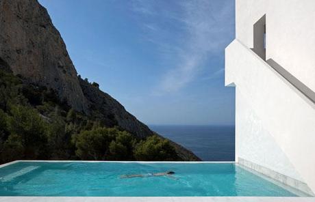 Casa-del-Acantilado-House-on-the-cliff-Calpe-by-Fran-Silvestre-Arquitectos-015