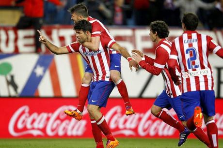 El Atlético derrota al Granada y sigue líder