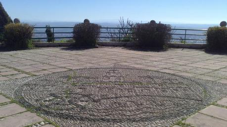 En tu alta sierra brotan las blancas Ermitas...