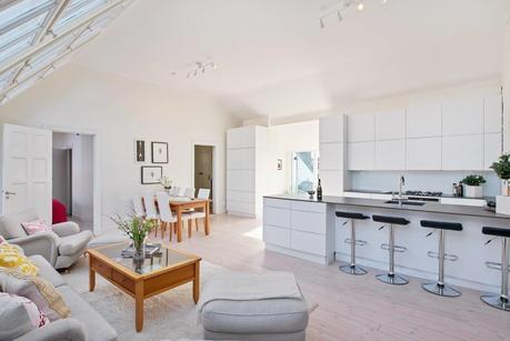 UNA BUHARDILLA DE ESTILO ESCANDINAVO MUY PRIMAVERAL