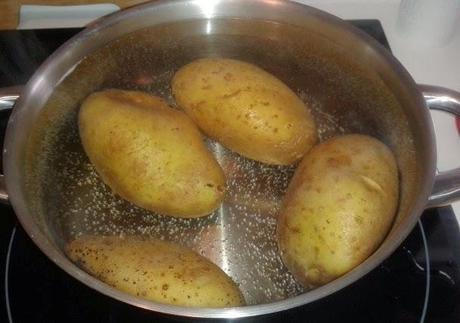 Papas aliñadas con pimientos verdes