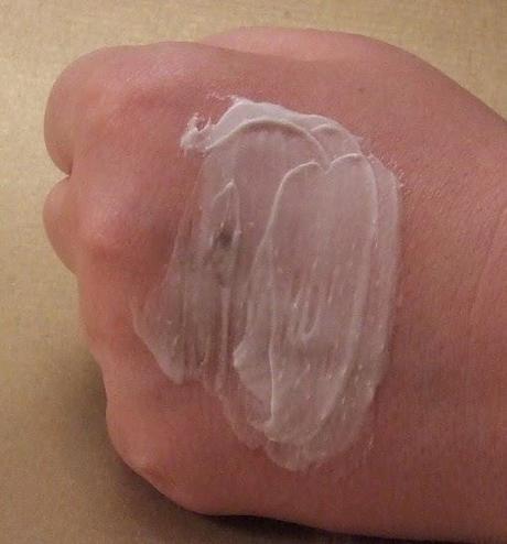 Cuidando el rostro, los labios y el contorno de los ojos con AVÈNE