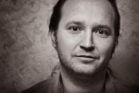 Diálogo con Miguel Serrano Larraz en la Microrevista