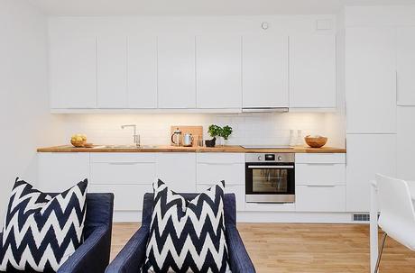 Decorar un piso en combinacion de blanco y madera.