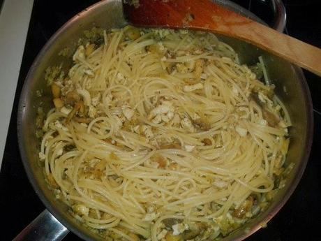 Spaguettis con pollo y champiñones a la nata
