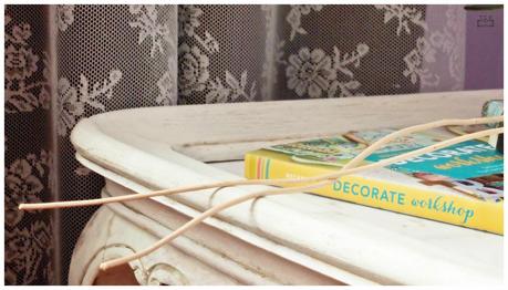 El marmol blanco es tendencia en esta mesita recuperada