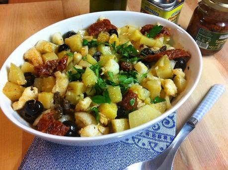 Ensaladilla De Patatas Con Bacalao, Tomates Secos Y Olivas