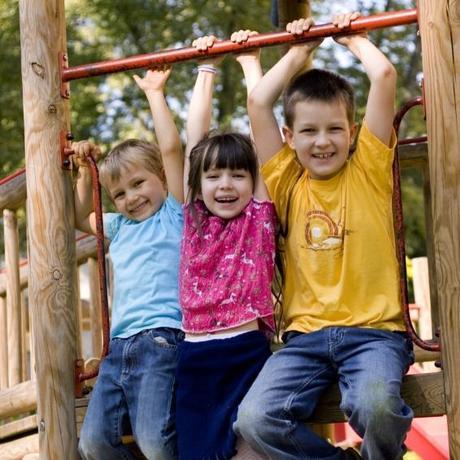 JUEGA CON TUS HIJOS II – EL JUEGO INFANTIL Niños jugando