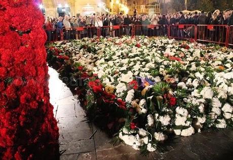 Flores y música para la Virgen de los Desamparados, patrona de Valencia