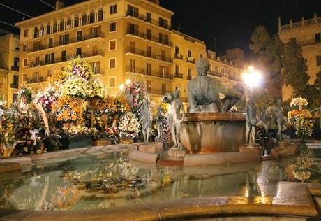 Flores y música para la Virgen de los Desamparados, patrona de Valencia