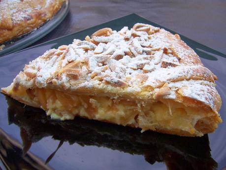 PANTXINETA -HOJALDRE, CREMA PASTELERA Y ALMENDRA-