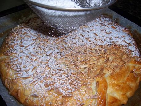 PANTXINETA -HOJALDRE, CREMA PASTELERA Y ALMENDRA-
