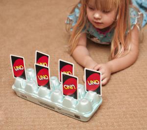 Sujeta cartas para manos pequeñitas en No time for flash card