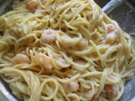 Espaguetis con puerro y gambas