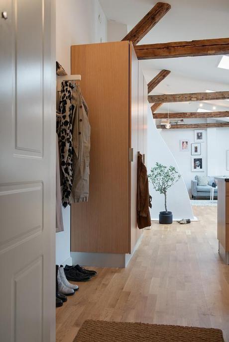 lavandería en el cuarto de baño lavadora secadora en el cuarto de baño estilo nórdico escandinavo sueco espacios diáfanos loft decoración decoración nórdica escandinava decoración lofts aticos decoración en gris y madera blog decoración diseño interiores Ático loft sueco 