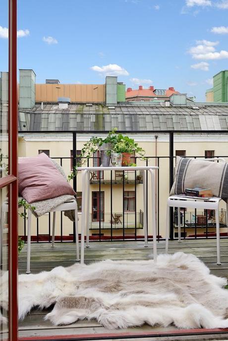 lavandería en el cuarto de baño lavadora secadora en el cuarto de baño estilo nórdico escandinavo sueco espacios diáfanos loft decoración decoración nórdica escandinava decoración lofts aticos decoración en gris y madera blog decoración diseño interiores Ático loft sueco 