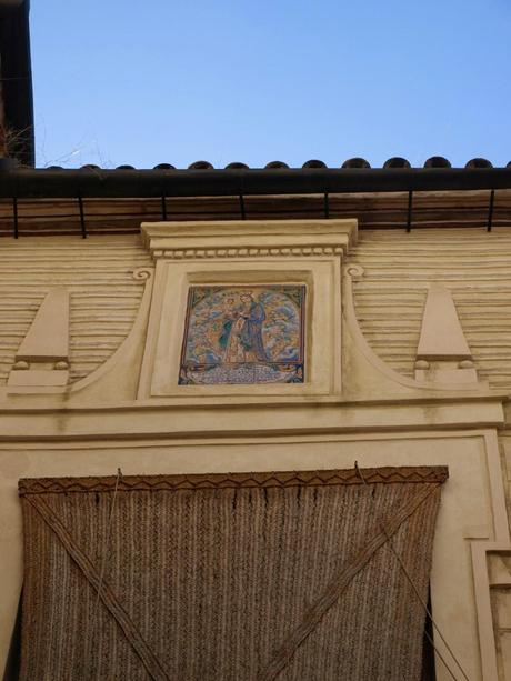 La Virgen del Coral, en el Callejón Gandesa.