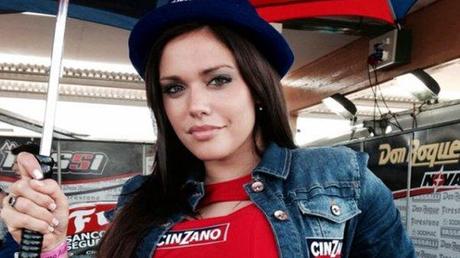 Las promotoras más lindas calientan la pista del Turismo Carretera en Concordia