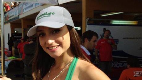 Las promotoras más lindas calientan la pista del Turismo Carretera en Concordia