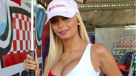 Las promotoras más lindas calientan la pista del Turismo Carretera en Concordia