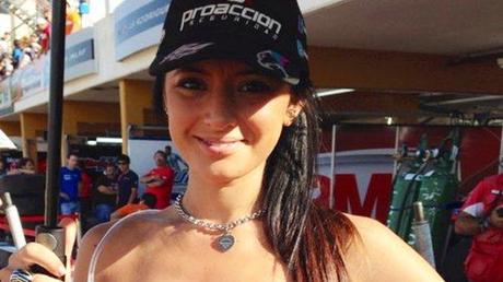 Las promotoras más lindas calientan la pista del Turismo Carretera en Concordia