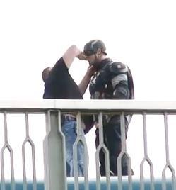 Vídeo del rodaje de “Los Vengadores: La era de Ultrón” con el nuevo traje del Capitán América traje capitan america