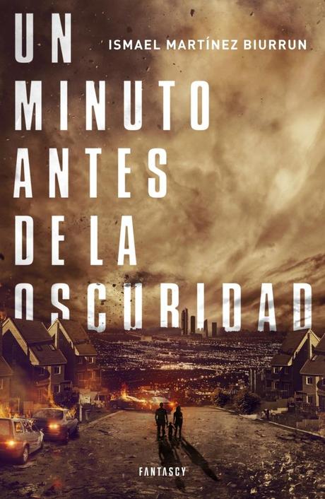 Un minuto antes de la oscuridad, de Ismael Martínez Biurrún