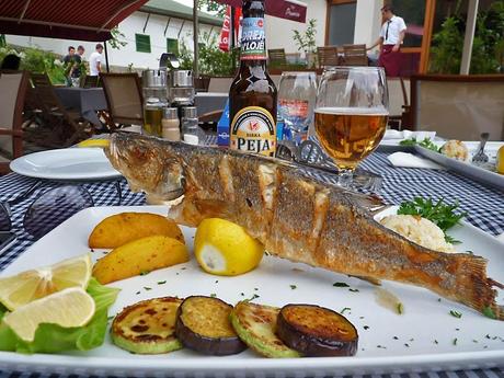 Alimentándonos como es debido, lubina en Prizren