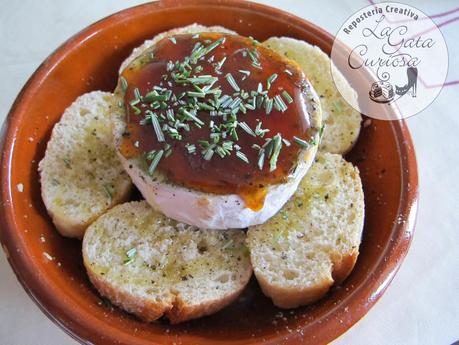 QUESO DE CABRA CON MIEL Y ROMERO