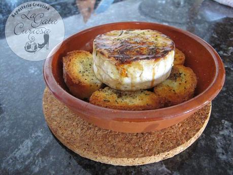 QUESO DE CABRA CON MIEL Y ROMERO