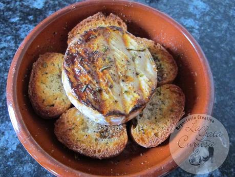 QUESO DE CABRA CON MIEL Y ROMERO