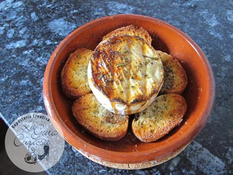 QUESO DE CABRA CON MIEL Y ROMERO