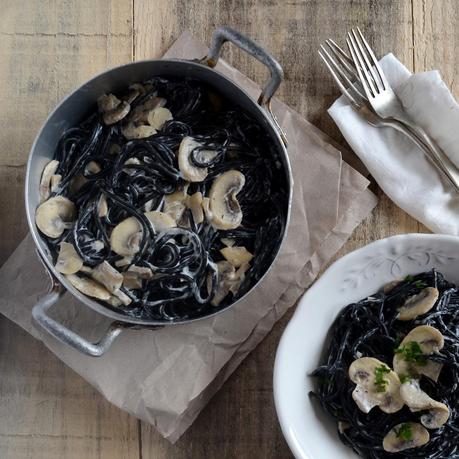 SPAGHETI NERO DI SEPIA CON SALSA DE SETAS