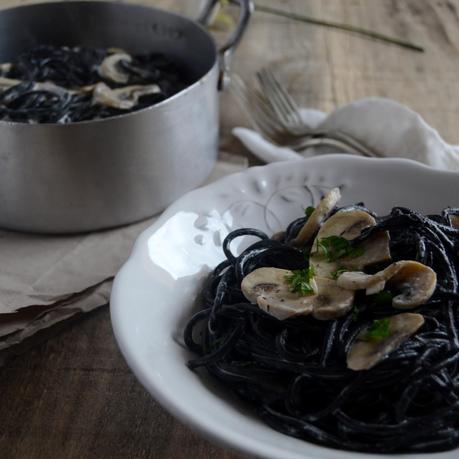 SPAGHETI NERO DI SEPIA CON SALSA DE SETAS
