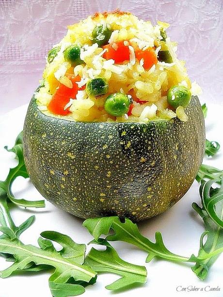 Calabacines rellenos de arroz y verduras al curry