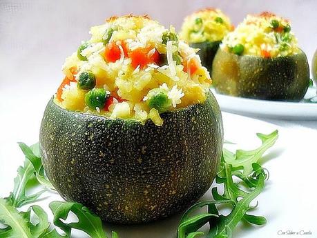 Calabacines rellenos de arroz y verduras al curry