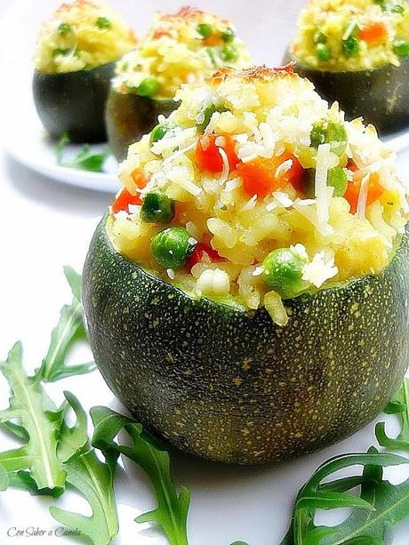 Calabacines rellenos de arroz y verduras al curry