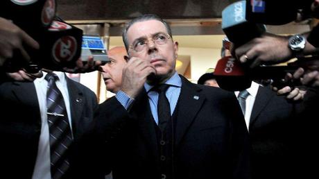 Oyarbide restó importancia al llamado del Gobierno y sembró sospechas sobre la Policía