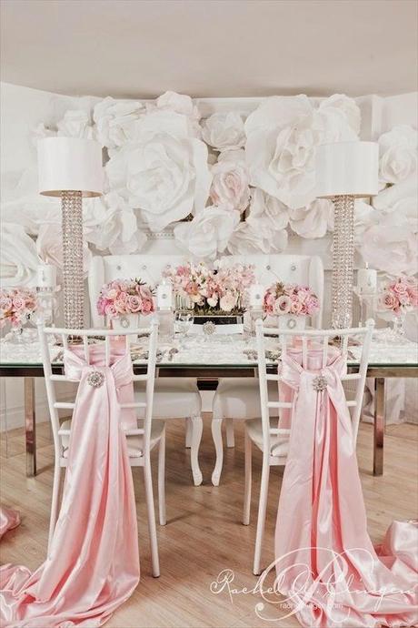 Es Tendencia: adornar las preciosas sillas de banquete (I)