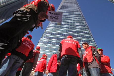 Coca-Cola despide, la lucha continúa