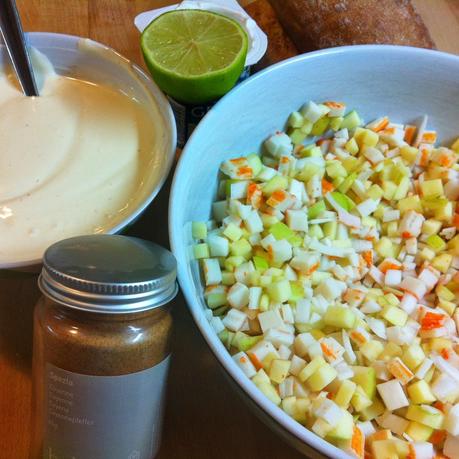 Ensalada De Cangrejo, Manzana Y Cebolleta Con Mayonesa De Yogur