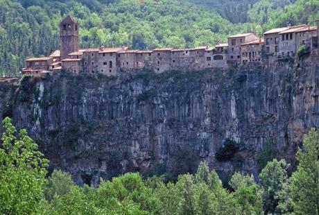 Castellofit de la Roca – Un Pueblo en un Precipicio