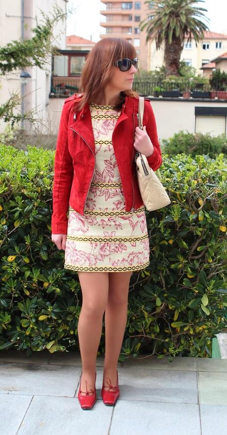 MIS LOOKS - VESTIDO FLORES Y BIKER DE ANTE