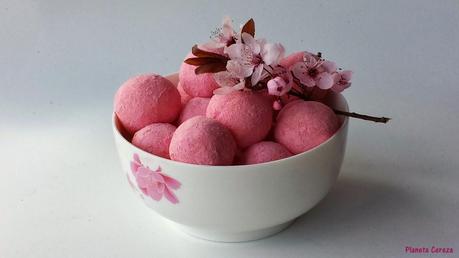 Recetas redondas de color cereza (XIII) : Trufas de chocolate blanco rosas