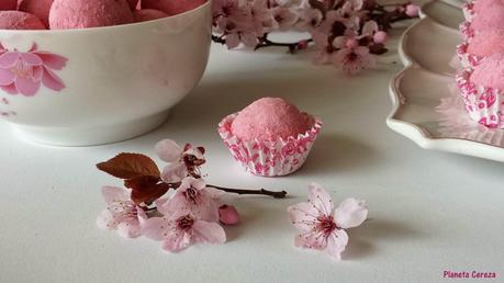 Recetas redondas de color cereza (XIII) : Trufas de chocolate blanco rosas