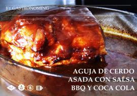 Aguja de cerdo asada con salsa bbq y coca cola
